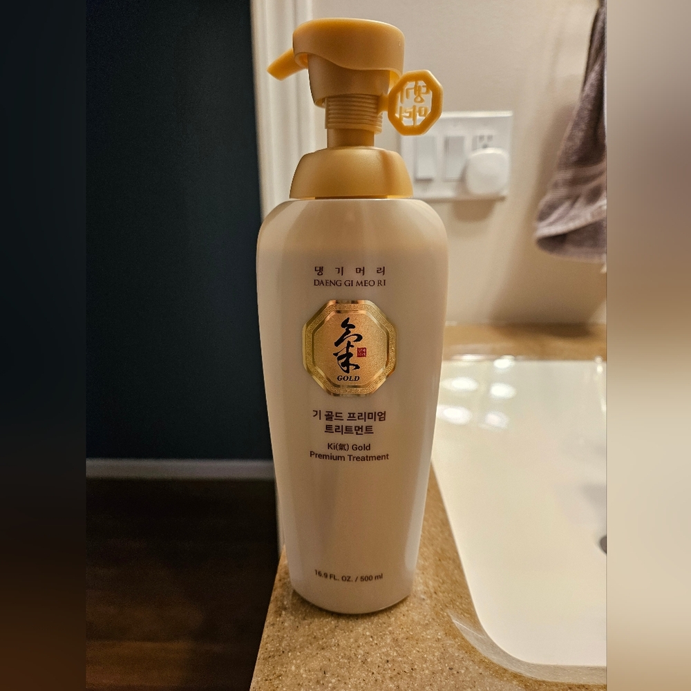 Daeng Gi Meo Ri KiGold Premium Treatment Shampoo And Conditioner